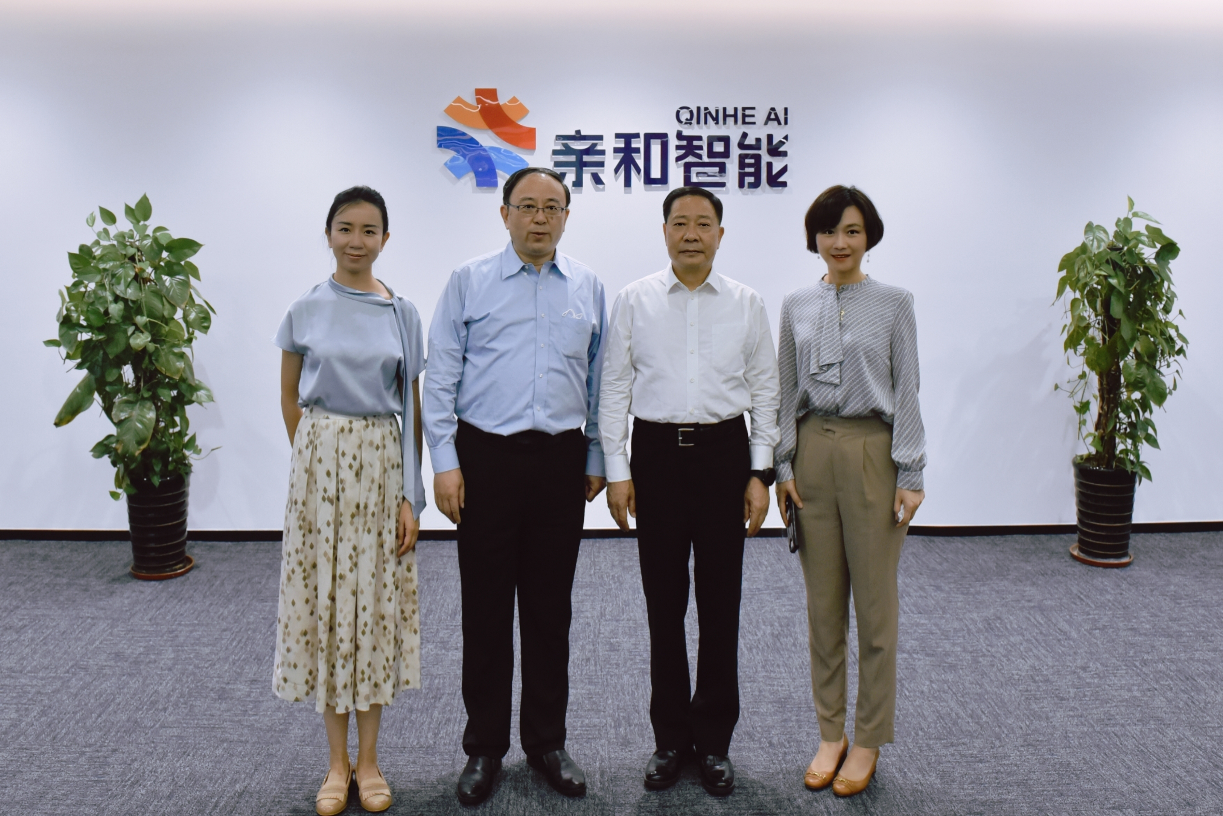 2022年中国国际消费品博览会江西省政府代表团实地考察亲和智能