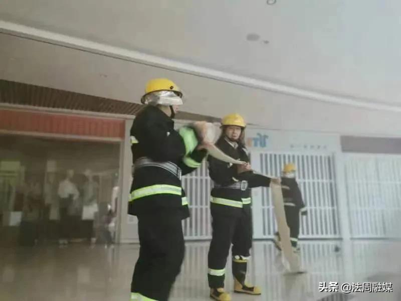 澧县澧阳街道联合县欢乐城开展商场消防演习