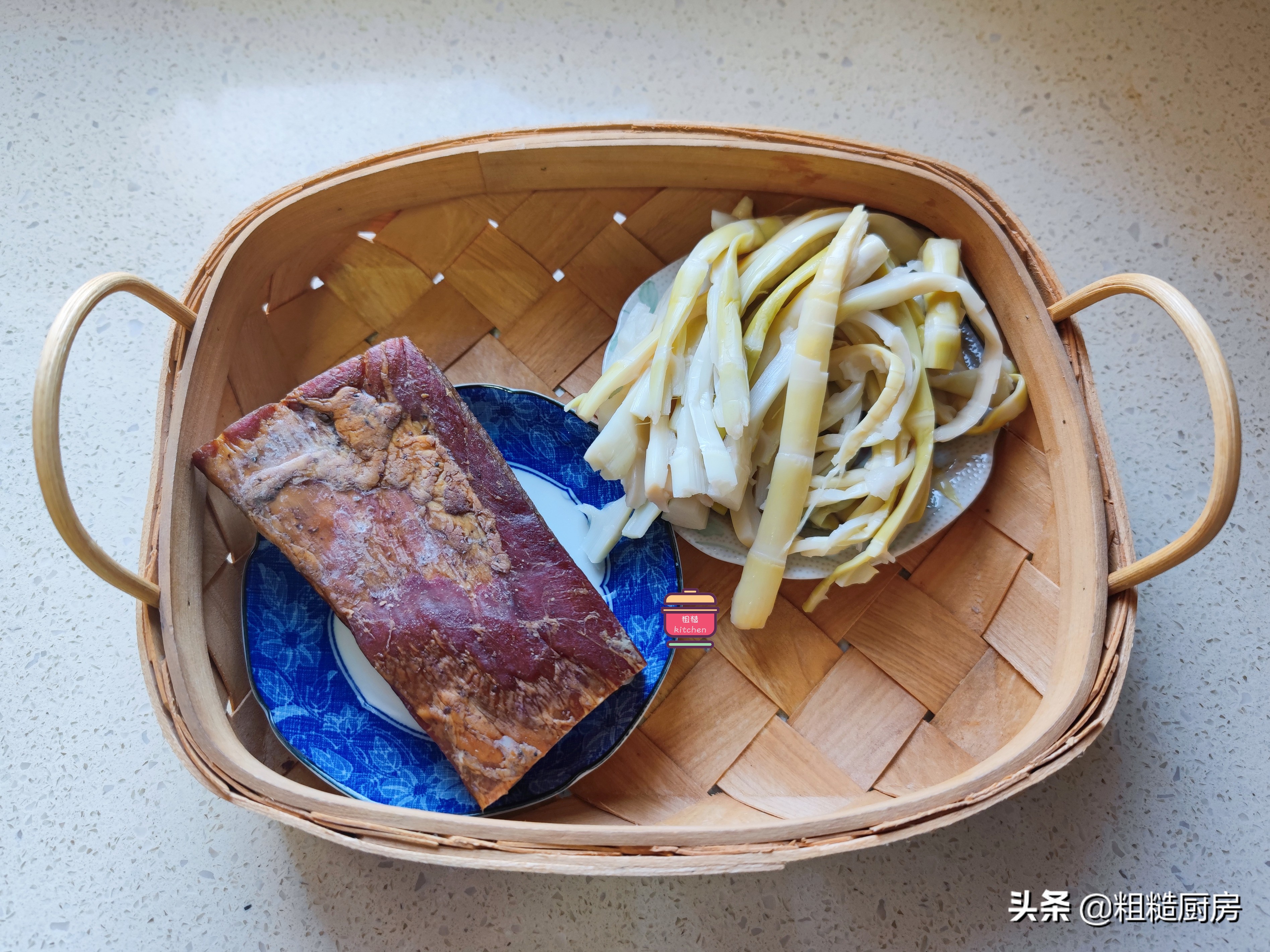 冬天，这食材正好吃，它和竹笋是绝配，简单一炒端上桌，鲜嫩爽脆