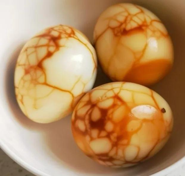 核桃煮鸡蛋怎么煮(香脆美味，核桃煮鸡蛋烹饪心法)
