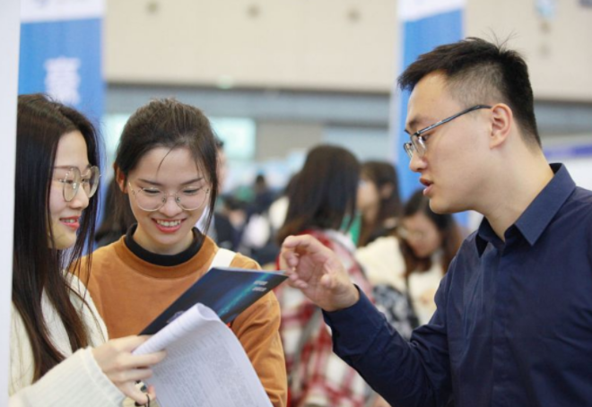 工作后才恍然大悟，校招和社招的差别很大，后悔没听辅导员的话