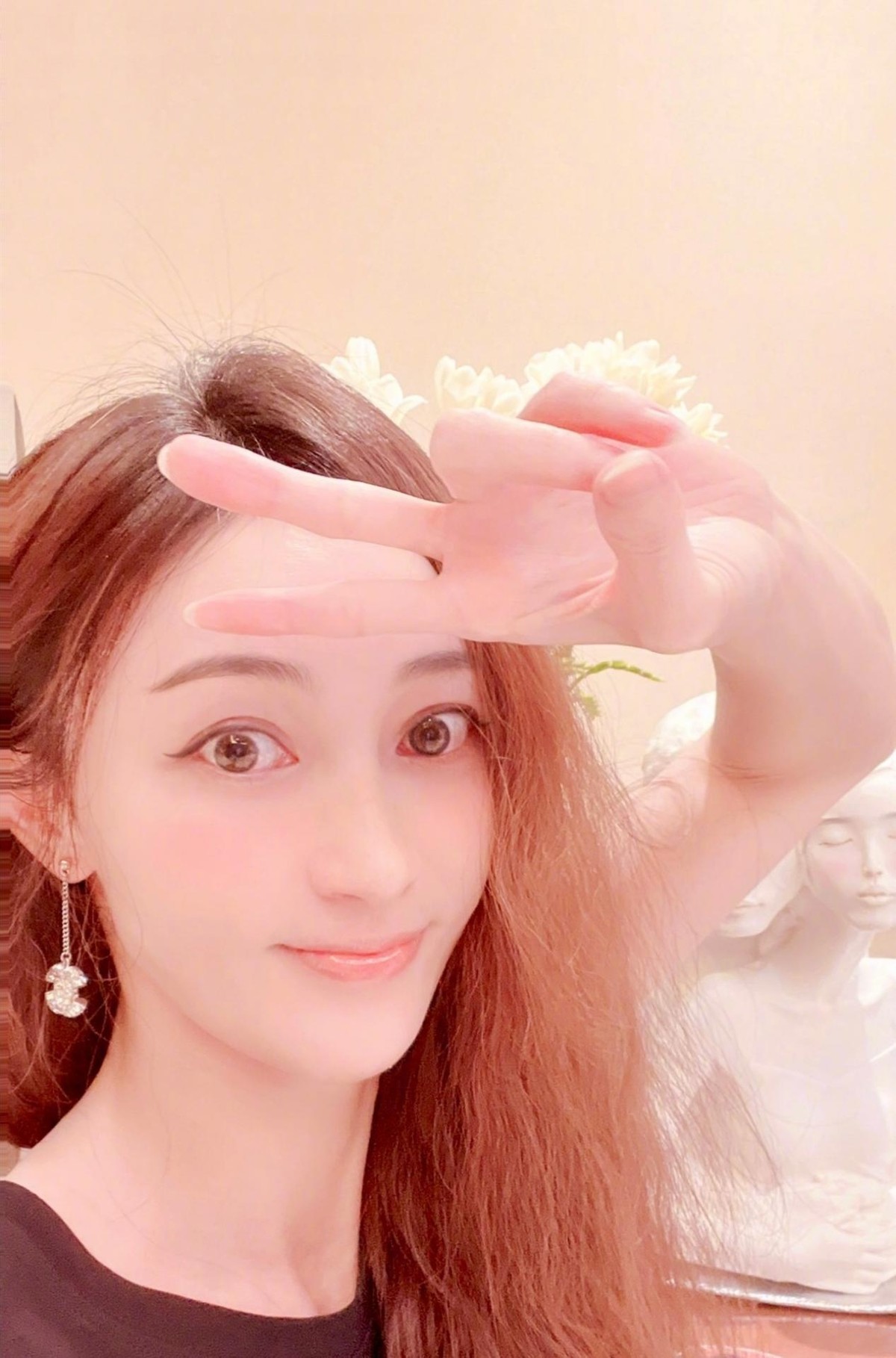 姚笛离婚了?和男子回公寓还摸大腿,网友:文章也离了