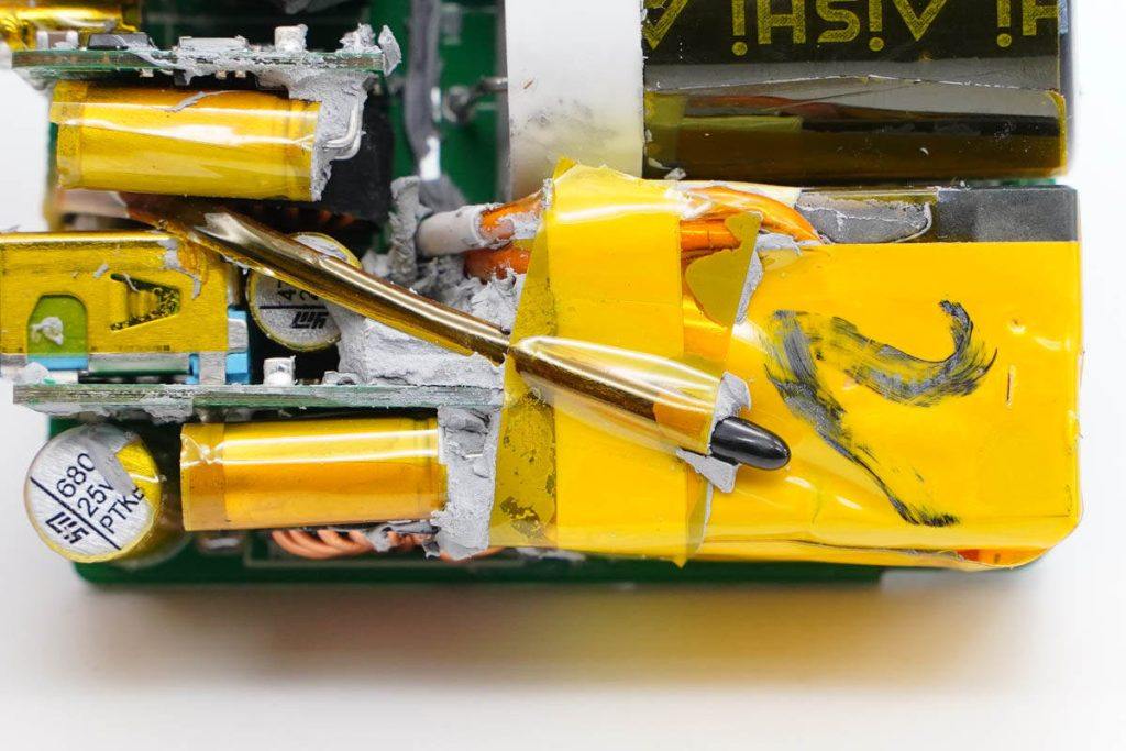 一个顶三个，支持三设备同时快充，安克100W氮化镓超能充拆解