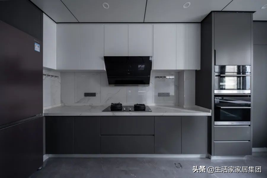 实景案例：135㎡现代简约家，全屋空无一物，其实暗藏实用设计