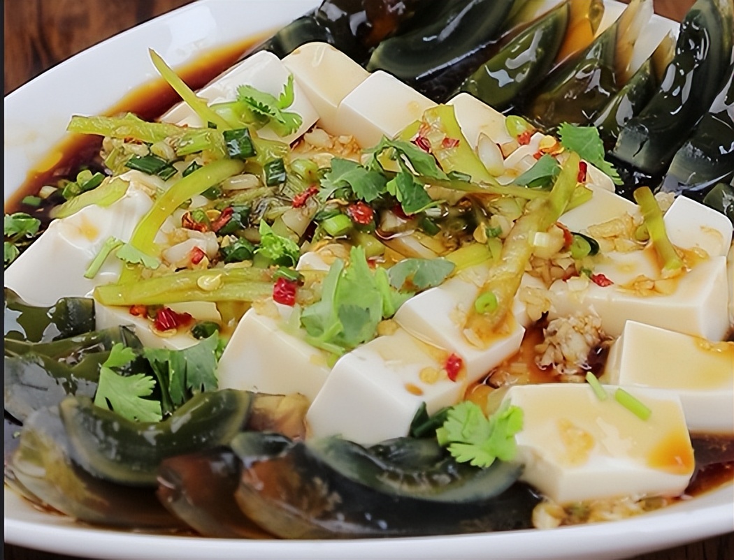 最适合在家吃的“皮蛋拌豆腐”，美味又健康