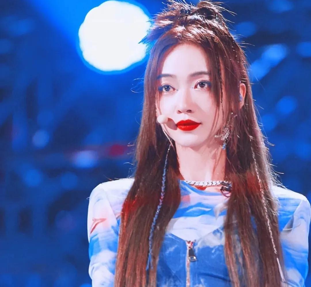 娱乐小爆料 吴倩 王一博 周柯宇 童谣 邓家佳 李易峰杨幂 刘诗诗 吴谨言