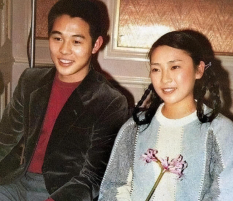 离婚32年后，再看李连杰、黄秋燕的婚姻，才明白离婚是最好的选择