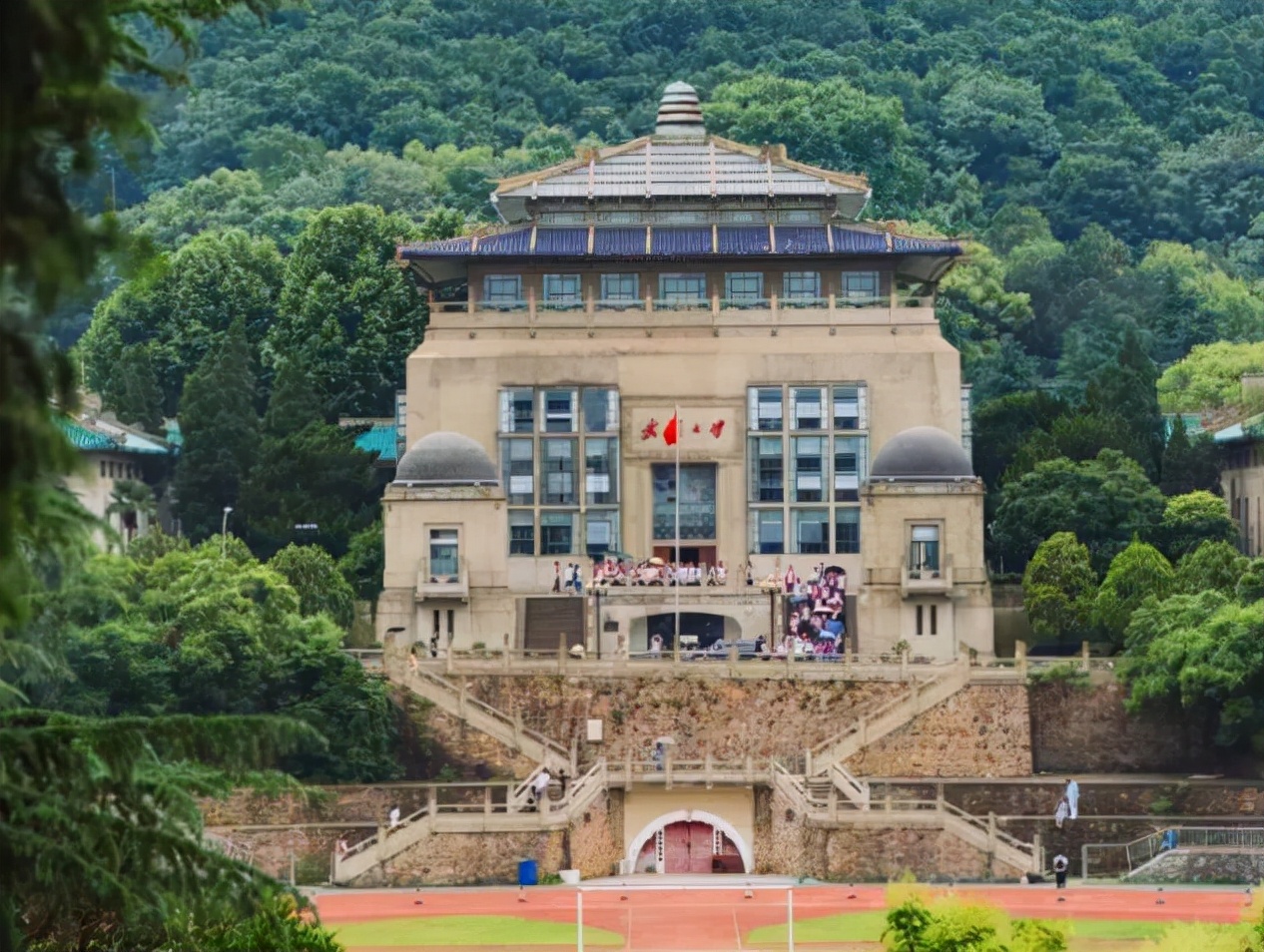 武汉大学2022高招专业将有调整，“鸡肋”专业消失，考生意见统一