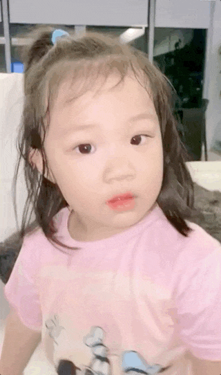 王祖蓝给马龙比心忙工作，李亚男开心晒娃，Gabby嘟嘴卖萌像爸爸