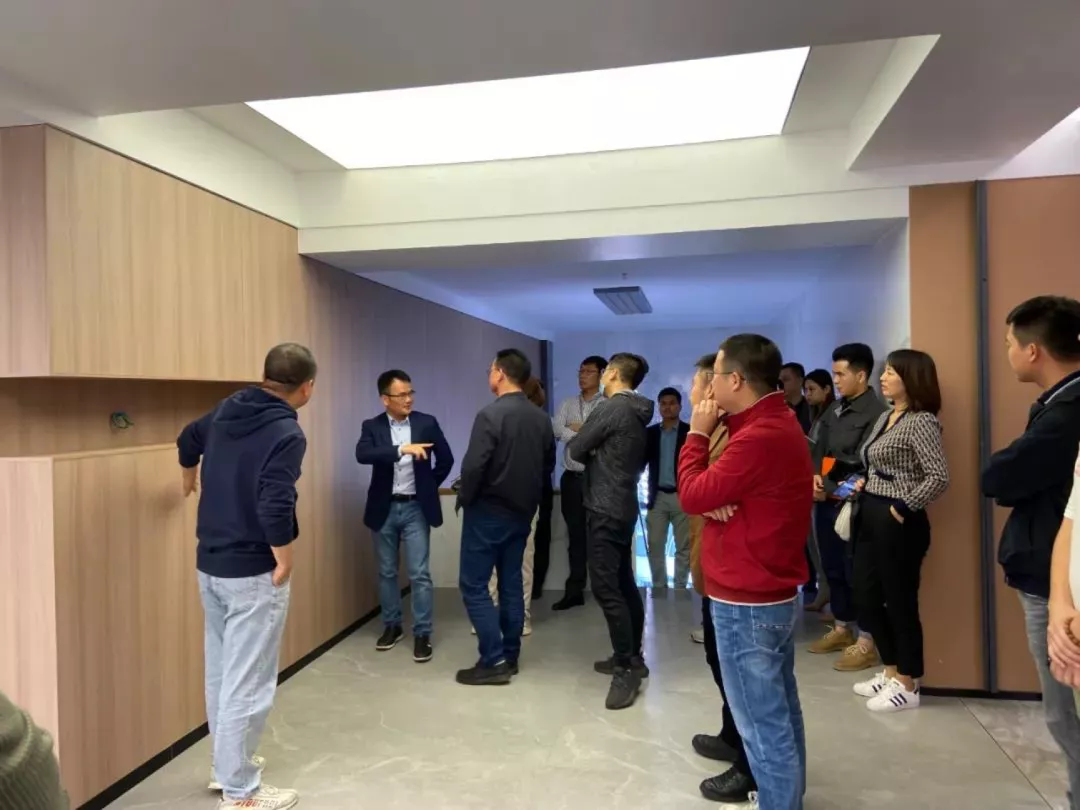 鹰牌“变阵”:不止做瓷砖!进军“墙地专家”,焕新两大店态