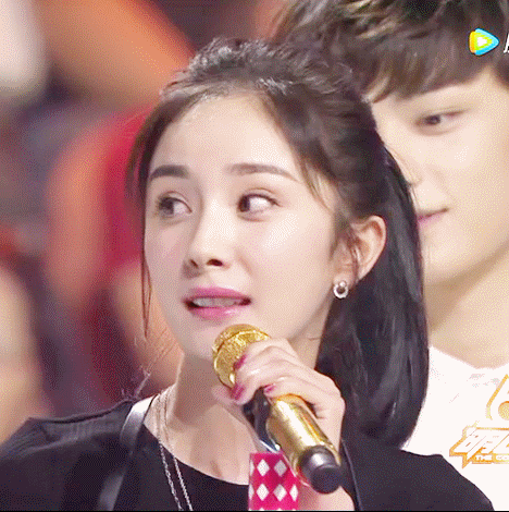 杨幂、白鹿的眼睛太美了，热巴却被眼下卡粉给坑惨，看起来老10岁