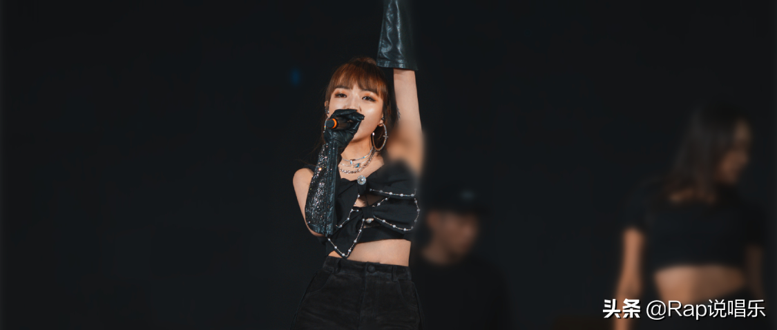 贝贝在新歌中表示不听VAVA，VAVA真的是徒有“新衣”吗？