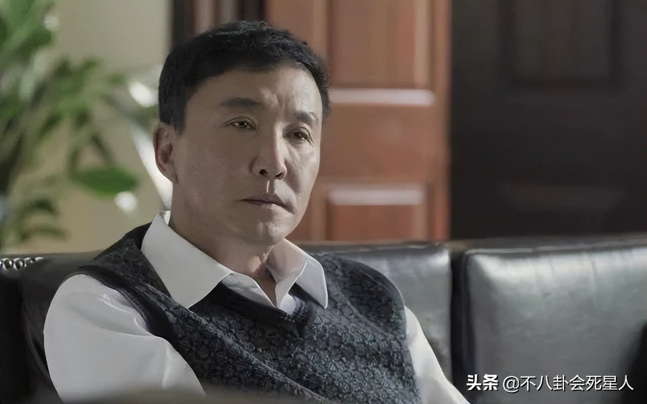 这8位内地戏骨，坐3百万豪车，住上亿四合院，个个是真富豪