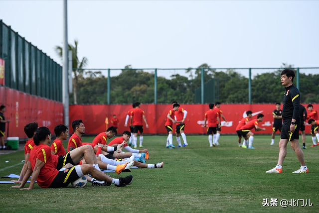 国足热身8球大胜(国足2连胜 3场8球：2-0男足亚运队，泰山后卫 国安后腰各进1球)