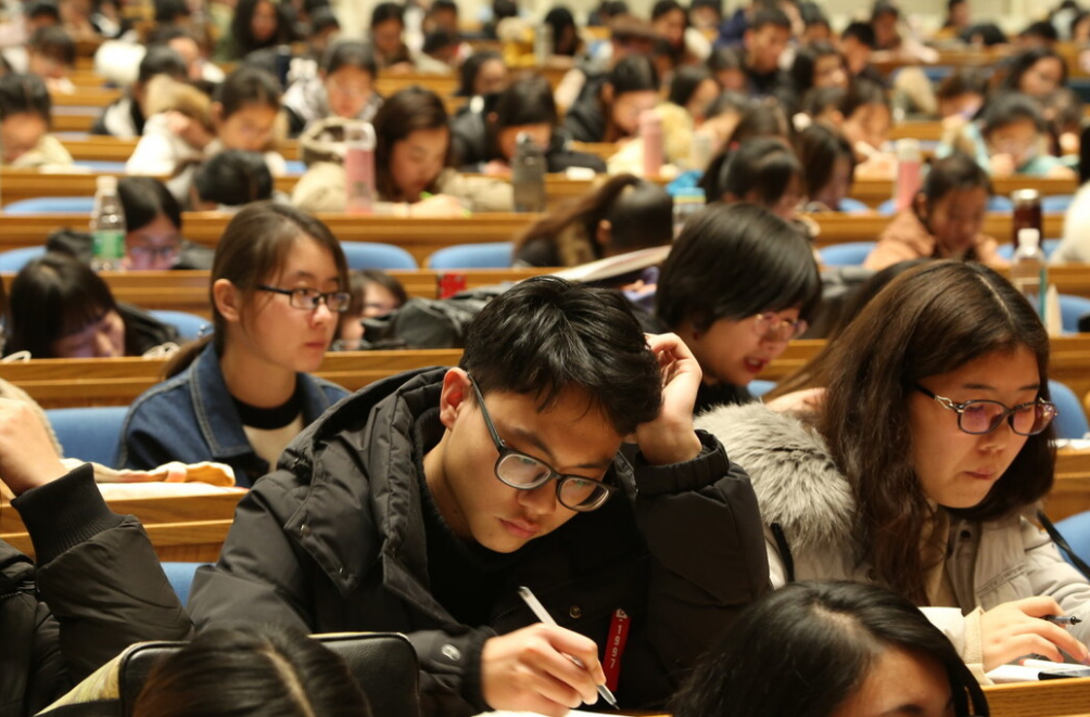 “一年制”硕士面临尴尬境地，回国后不受重视，留学生要有数