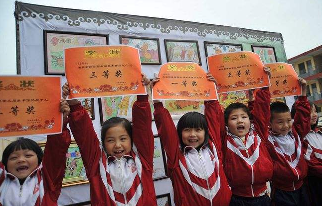 家长晒小学生期末成绩，喜称是“上清华的料子”，网友却齐泼冷水