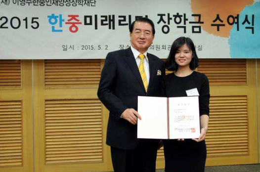 在韩留学生分享食堂饭菜，家长看后不淡定了，韩剧都是骗人的吗