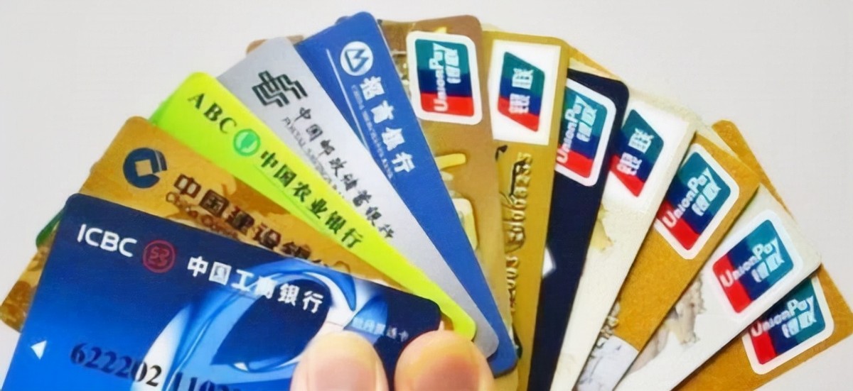 2017年，安徽一女会计贪污1158万，给男主播刷百万“钻石”