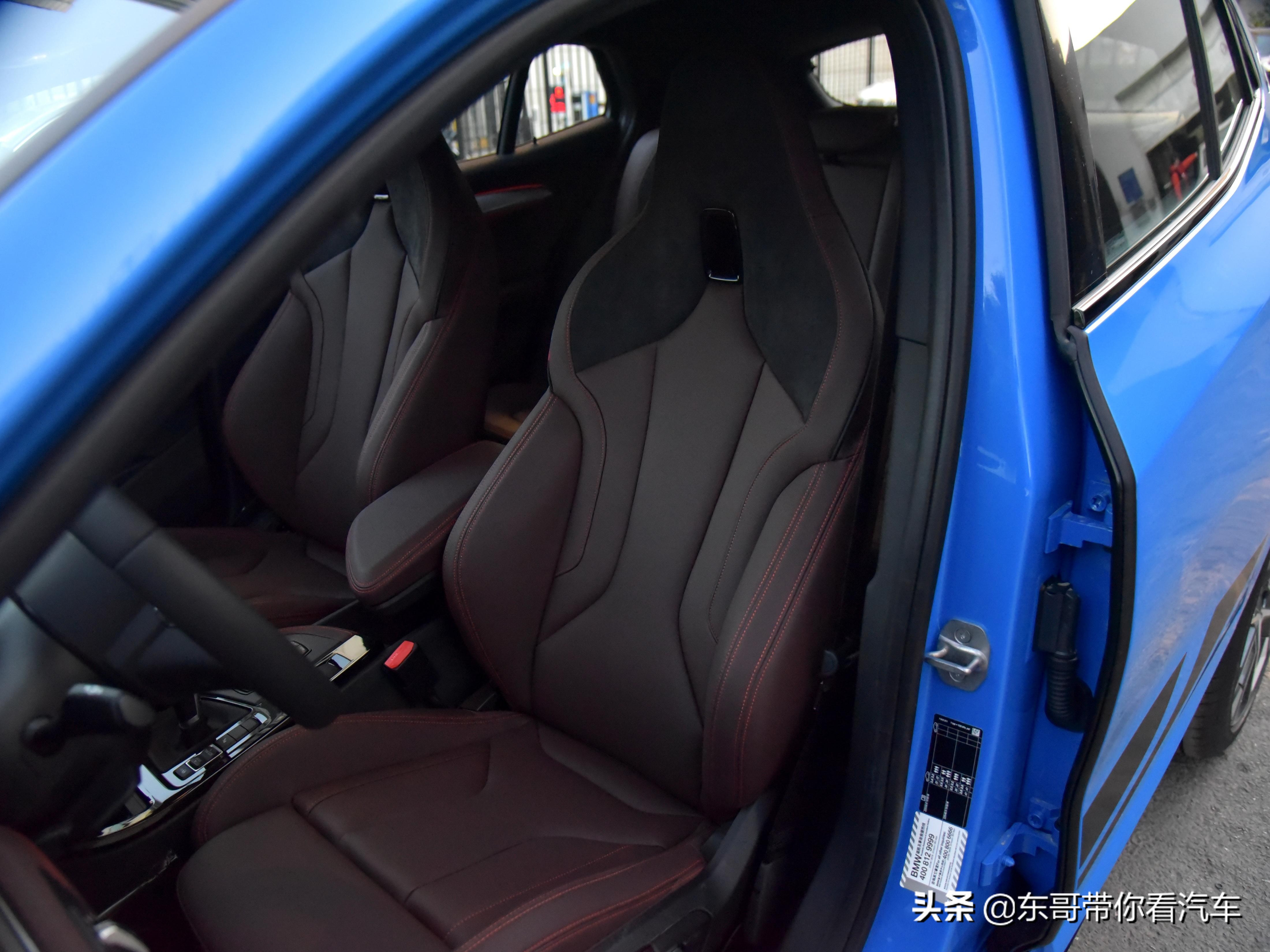 外观设计上,宝马x2前脸在设计上是比较扁平的,双肾式进气格栅的边框