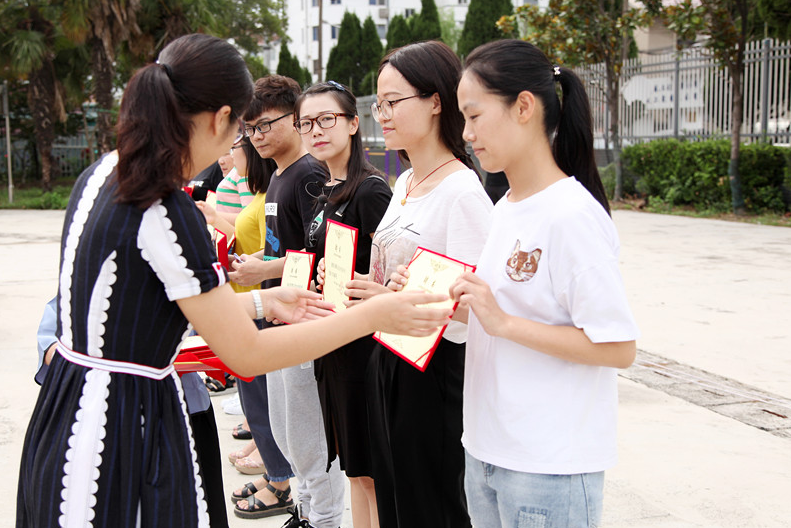 新《教师法》拟定后，教师评职称难度降低，教龄成为晋升关键