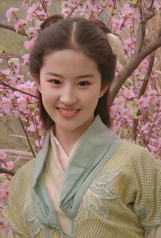 神仙姐姐又霸屏了，内娱颜值天花板刘亦菲美图欣赏