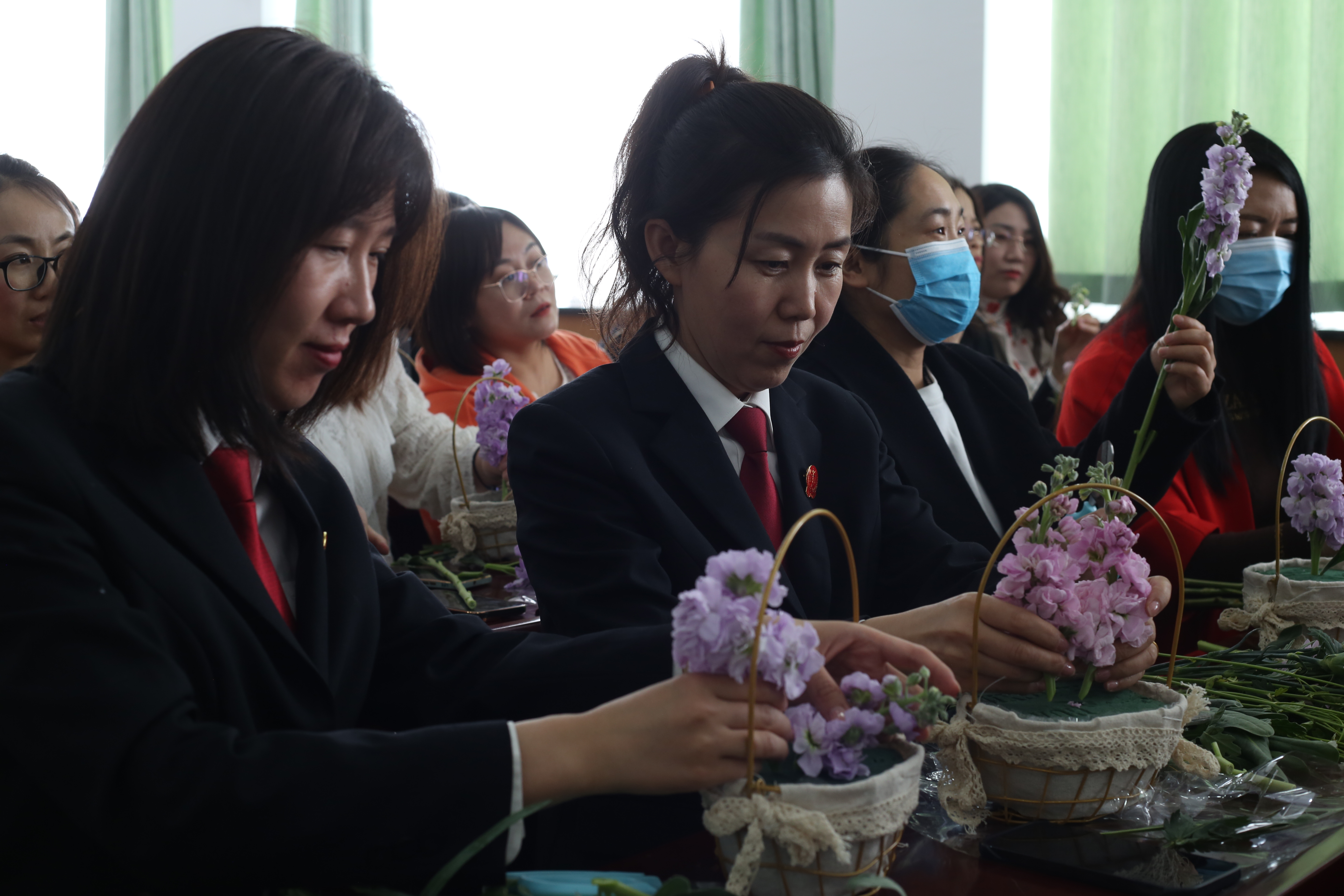 情暖“三八”节 魅力展风采——神木市法院执行局党支部与继业路社区党支部联合开展庆“三八”妇女节活动