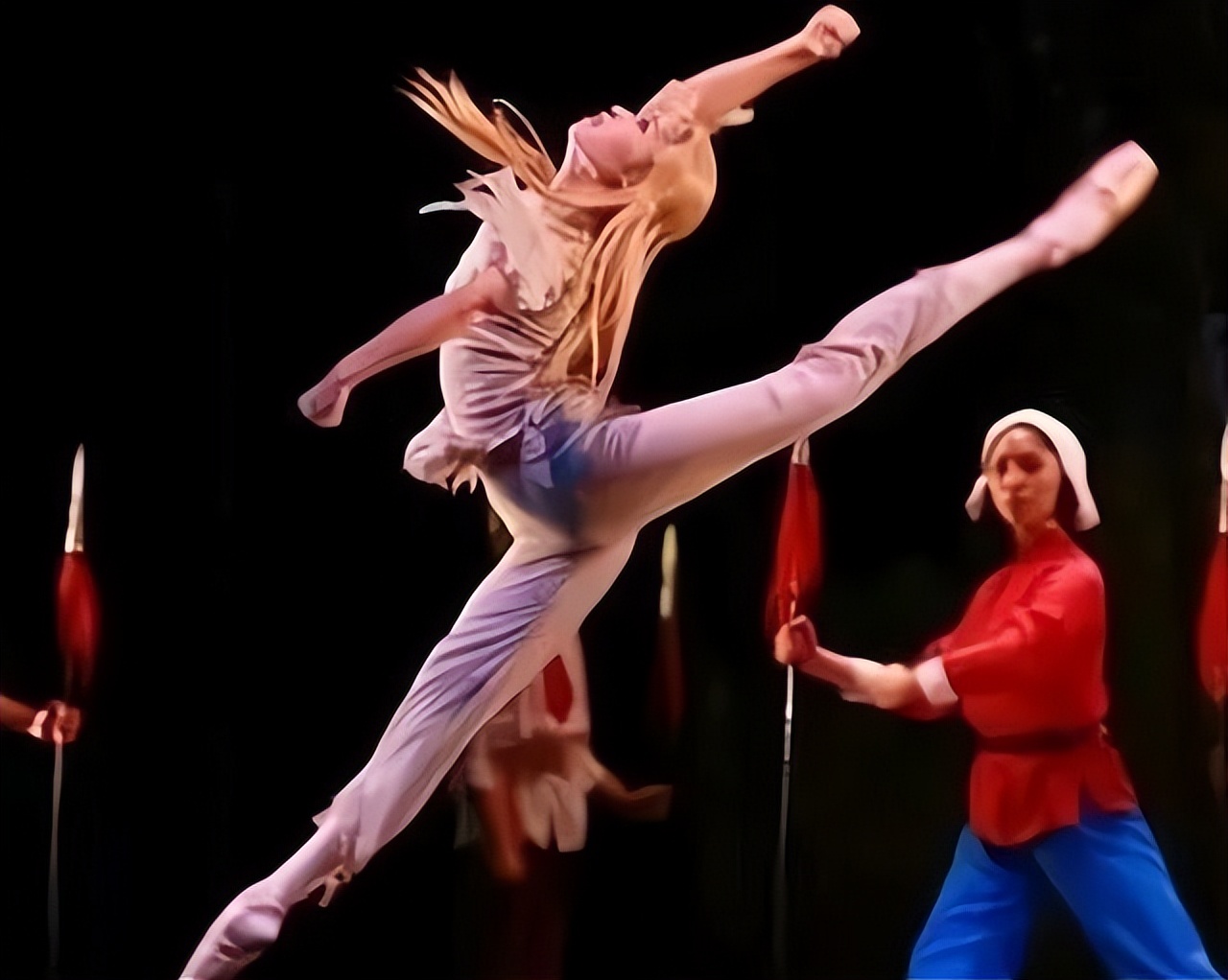 石钟琴：饰演“白毛女”爆红，恋人苦等她十年，今77岁仍热爱舞蹈