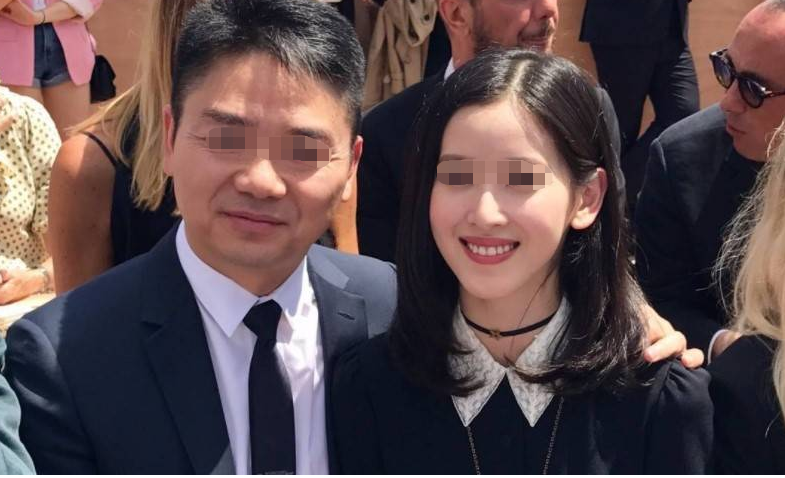 劉強東性侵案細節再曝光，女方改口稱自愿，看奶茶妹妹如何反擊