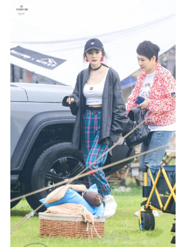 杨幂的少女感穿搭请收下