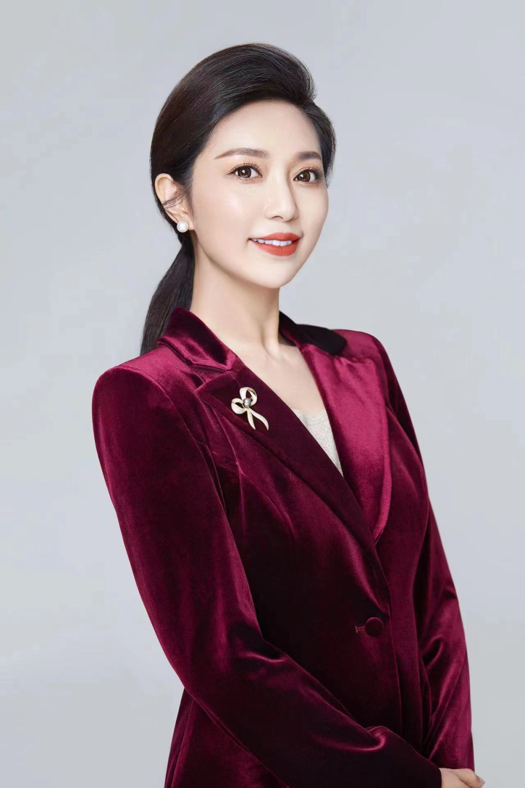 从新闻主播到总导演，她负责的大赛火爆荧屏，主持人都爱看......