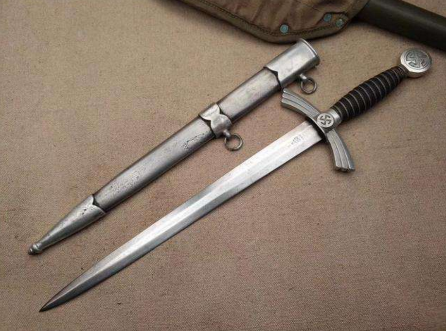 它是二战德国空军的礼仪佩刀,比正常的匕首要长一些,属于剑类武器.