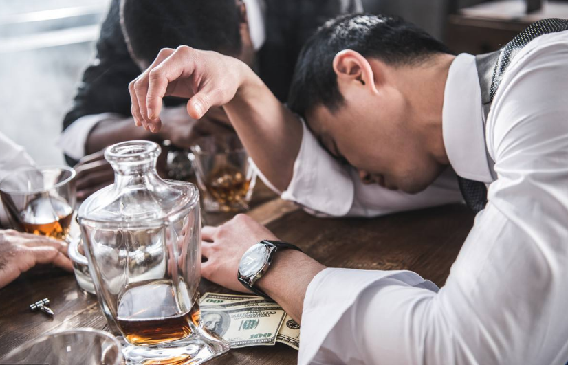 十种亲测有效解酒饮品推荐：告别宿醉烦恼