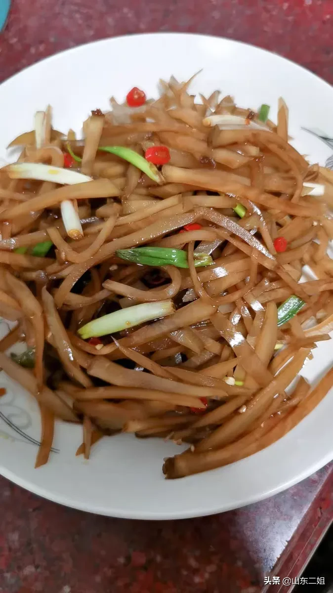 北方的小伙伴回避一下，我给南方的小伙伴，普及一下，我们北方人早餐超爱的芥菜疙瘩