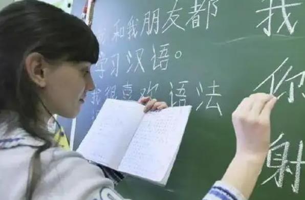 汉语加入俄罗斯高考，考题难坏了俄考生，我国学生笑到“手抽”