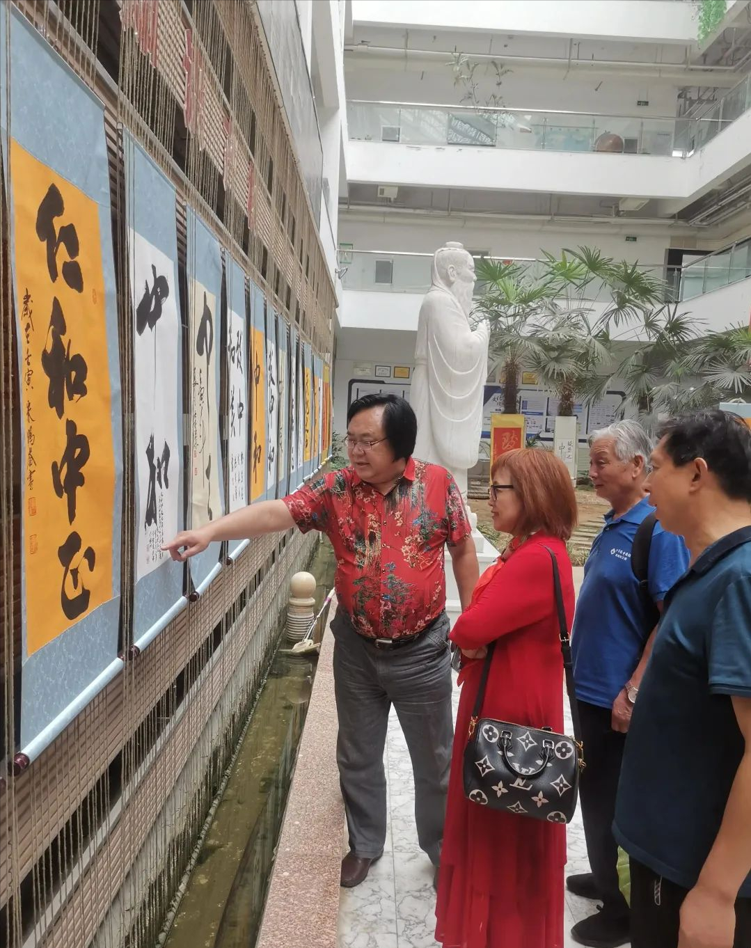 中文化书法展在郑州双零楼举行