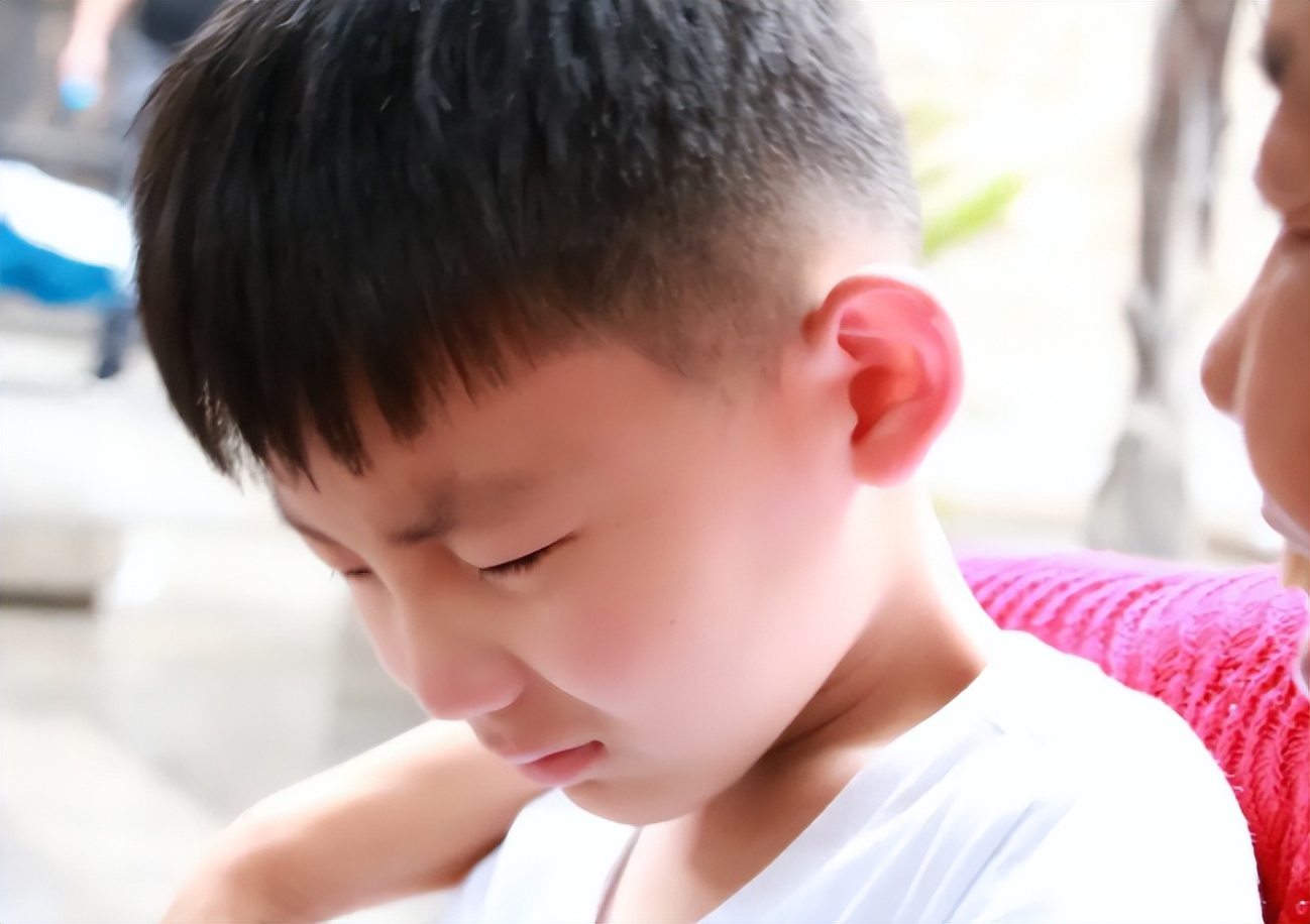 父母好好说话多重要，男孩要求妈妈向自己道歉，并不是无理取闹