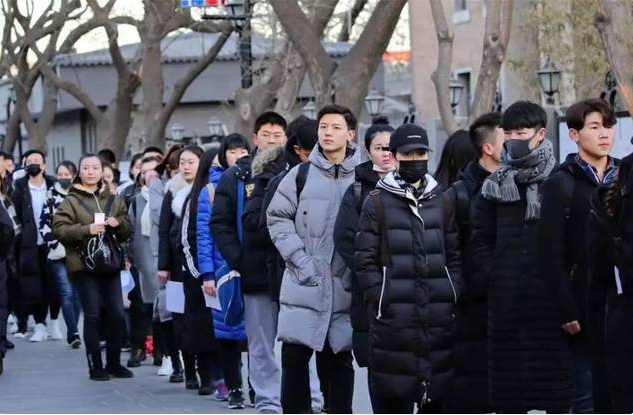 浙传艺考现场图流出，堪比是“颜值盛宴”观赏，考生颜值都很高