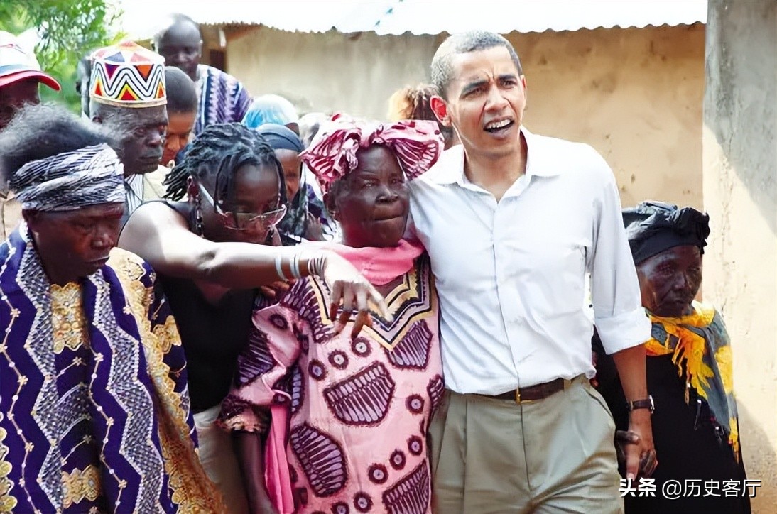 接地气！奥巴马回非洲老家，见面都是兄弟，干农活样样不差