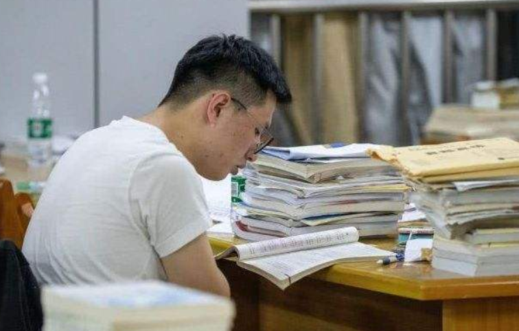 大学生毕业难度加大，2022年或将实行，学生提前了解有好处