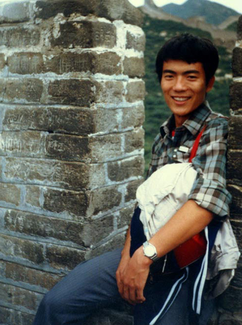 女足夺冠了，这个54岁的男人在演播厅哭了