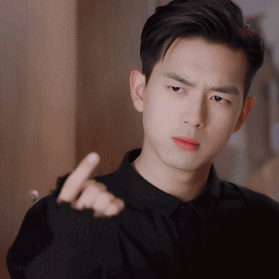 2010年,19岁的李现通过北电艺考大关,他正春风得意,一盆冷水却迎面扑