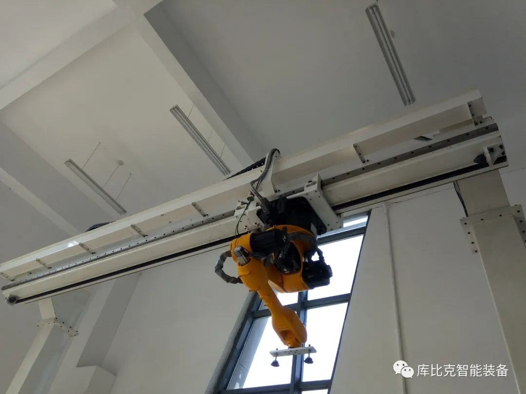 七轴机器人和机械手在冲压生产线中的比较