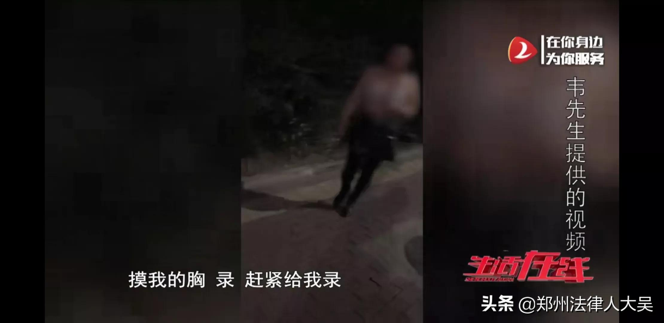青岛网约车司机提醒系安全带被群殴报警,女乘客道歉不成当街脱衣