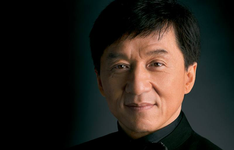 2007年成龙和亲哥安徽相认，对方一贫如洗，他有没有帮帮哥哥们