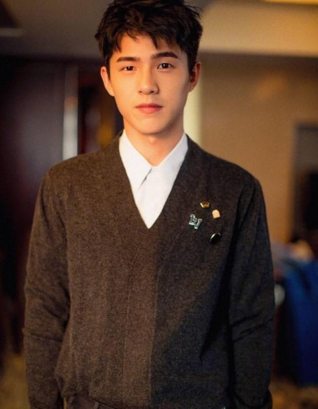 为赈灾低调捐款一百万，走红后回学校沉淀演技，未来可期刘昊然