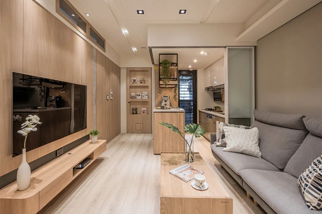 她家60㎡，坚持全屋打满柜子，改出三室两厅，住一家五口都不挤