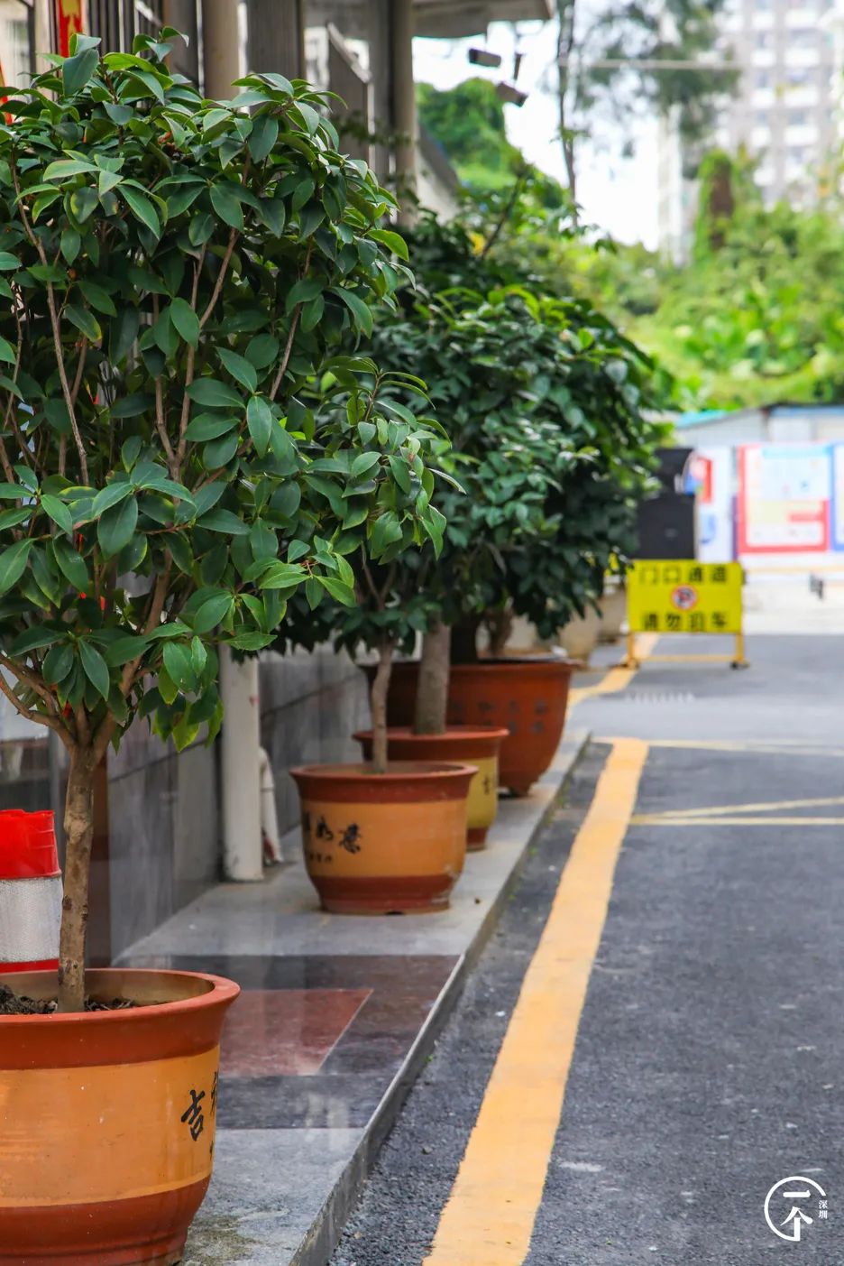 我在深圳富士康打工，月入5k，住30元旅館