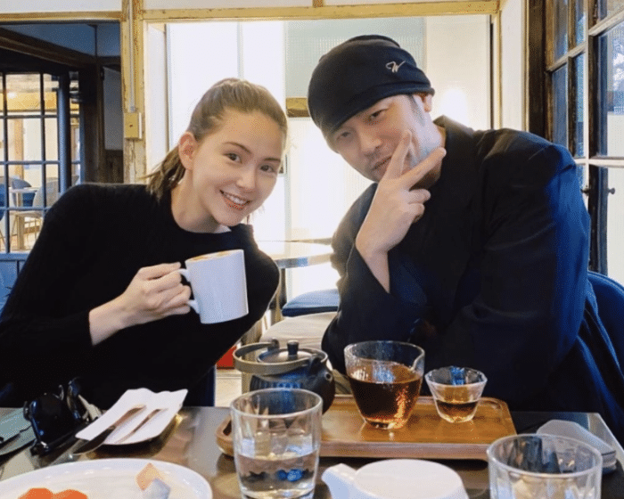 周杰伦愚人节NFT被盗，损失近300万，带儿子散心调节情绪画风有爱