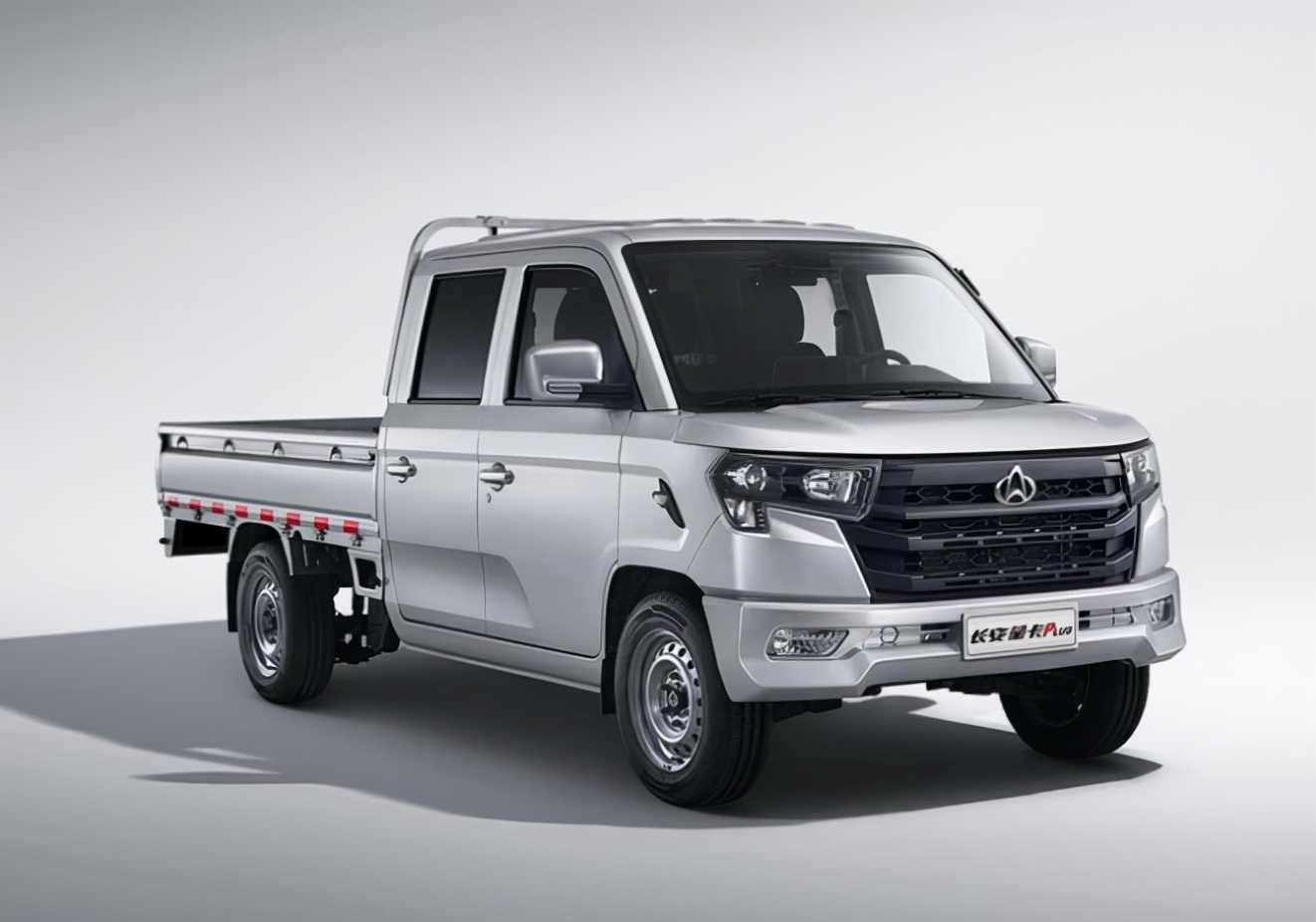搭1.6L和1.8L动力 外观内饰升级 长安星卡PLUS上市 售4.99-6.39万