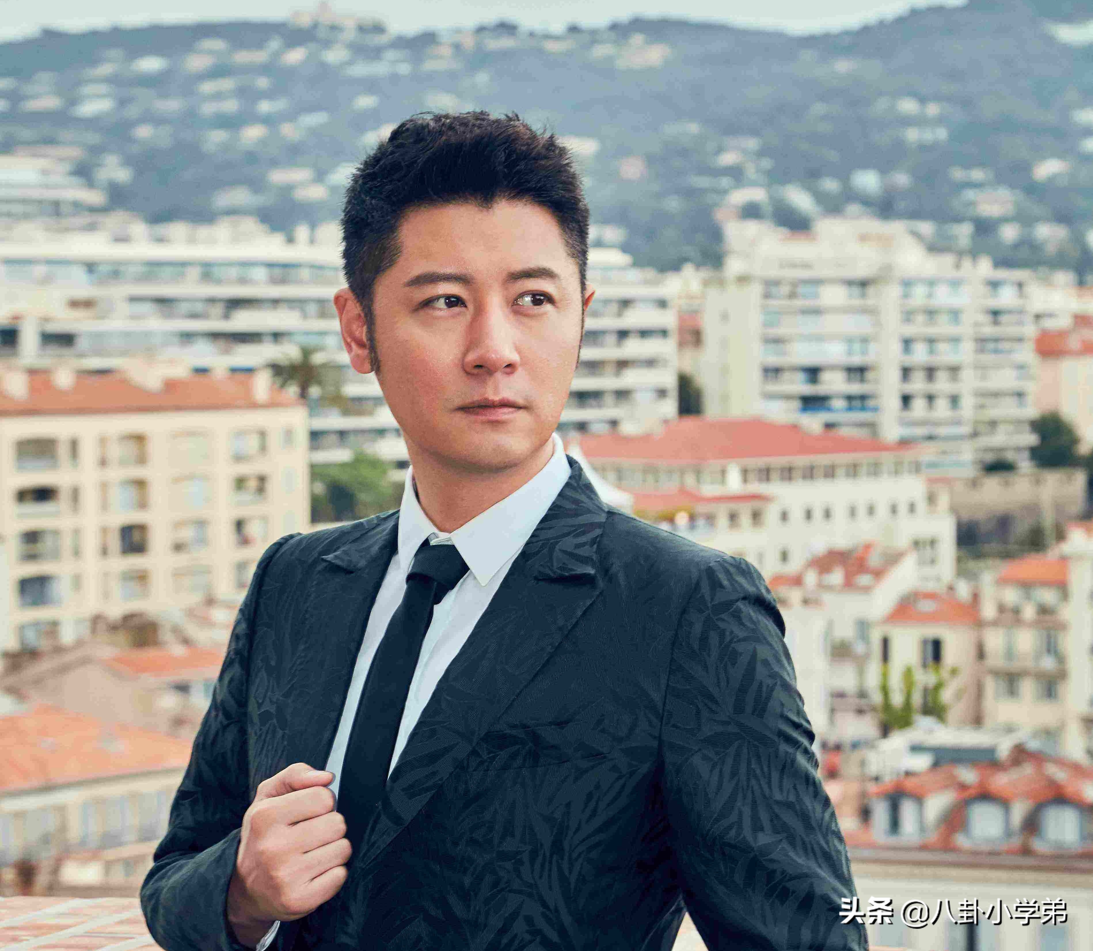 表面是演员，实际是大学老师的5位明星，他们的学生个个名气大